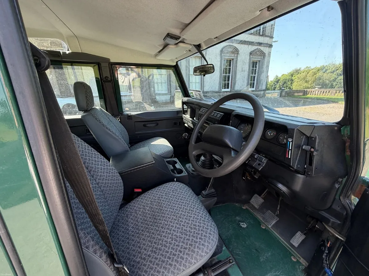 Land Rover Defender 2004 - Image 6