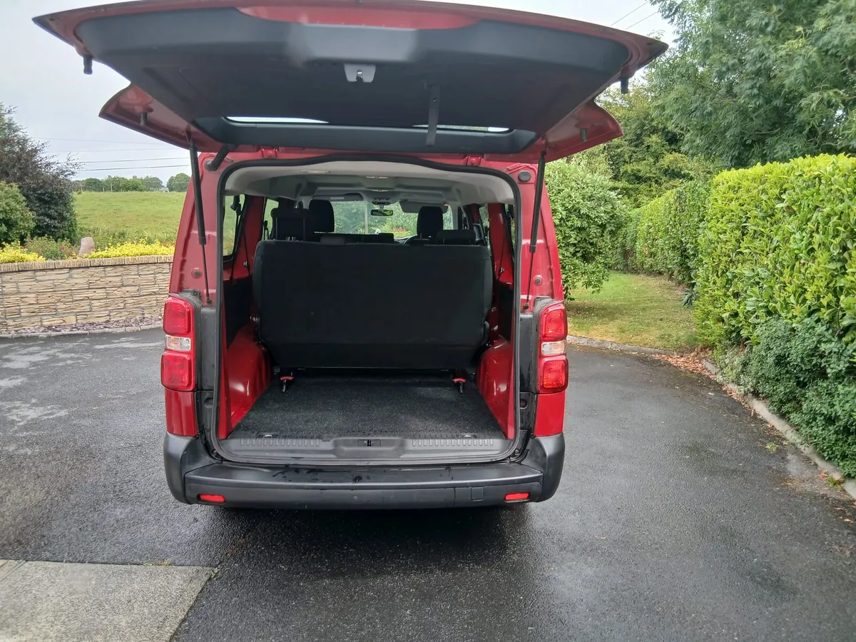202 Opel Vivaro 9 seater - Image 3