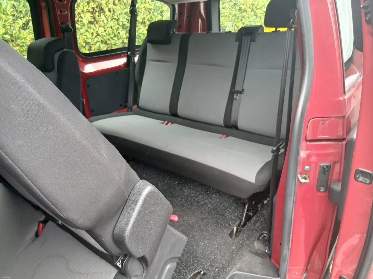 202 Opel Vivaro 9 seater - Image 5