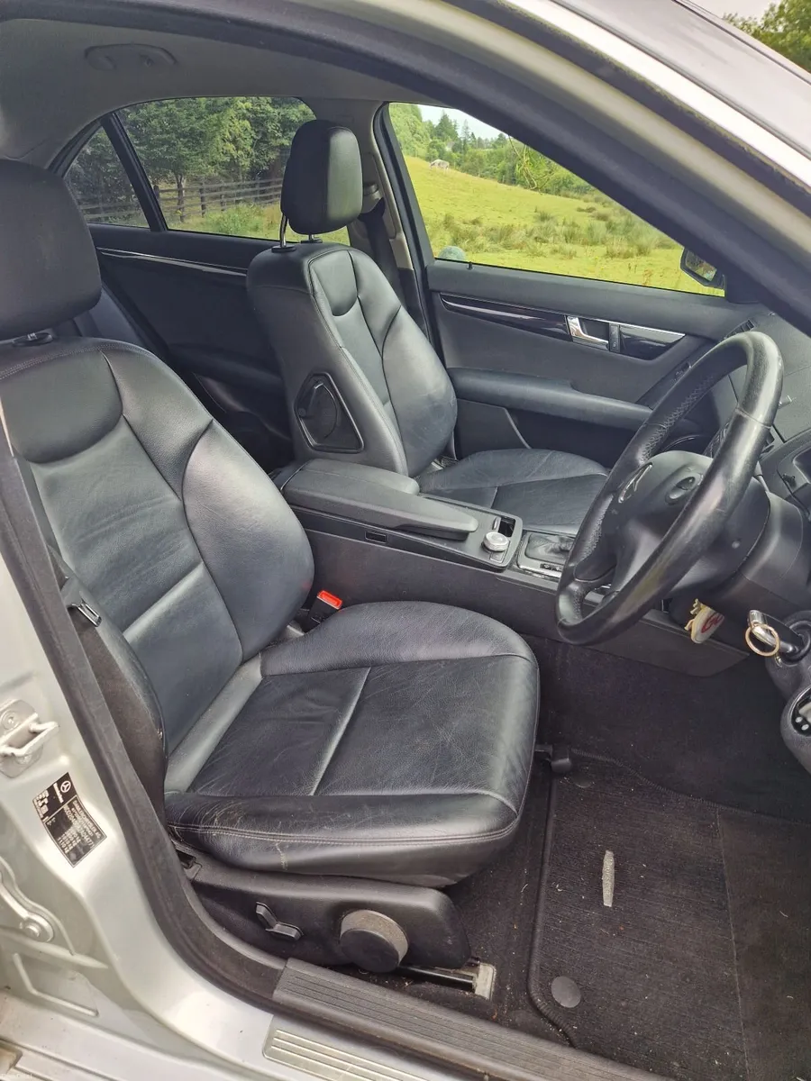 Mercedes-Benz C-Class 2007 - Image 2