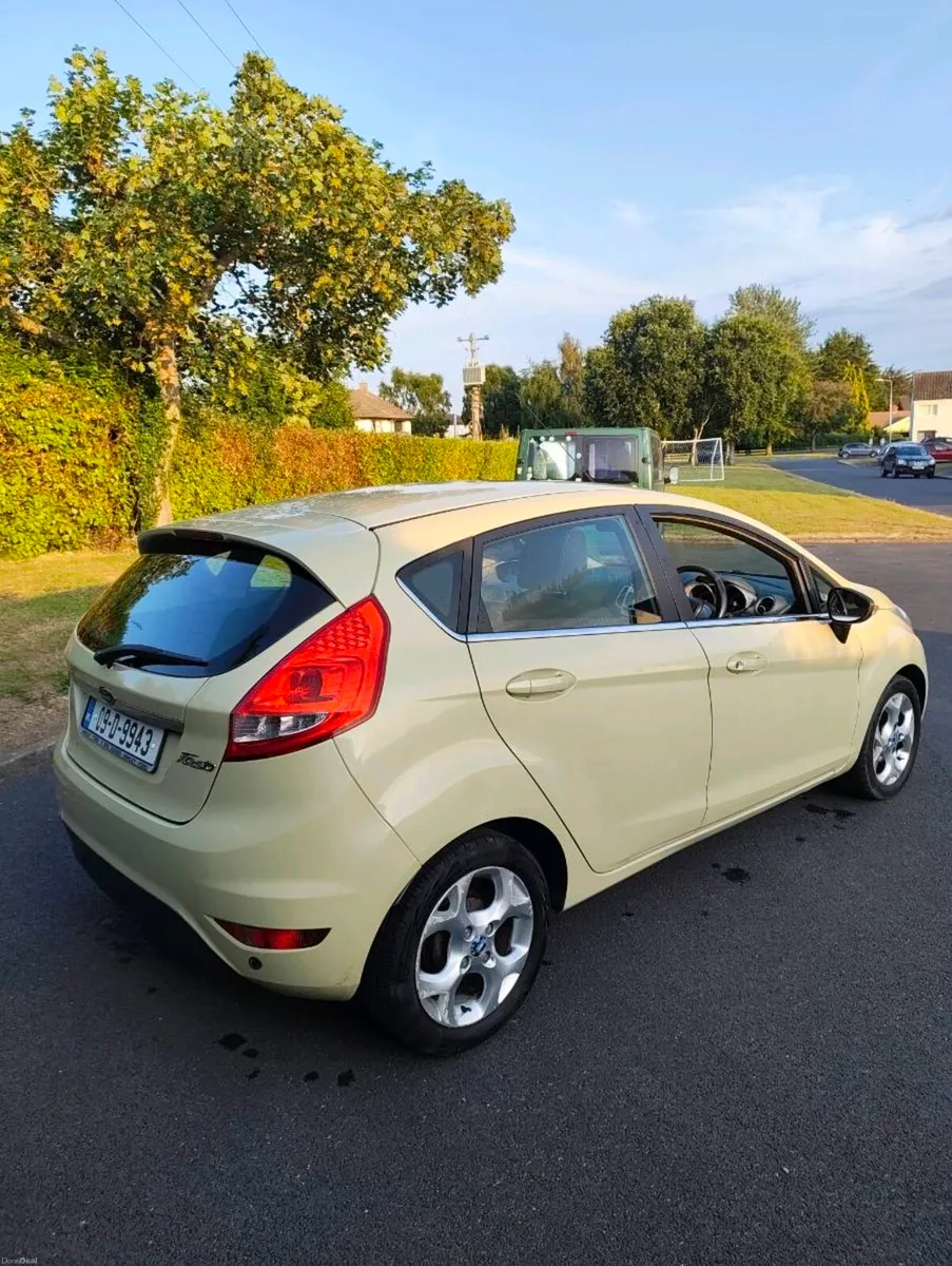 2009 Ford fiesta titanium - Image 2