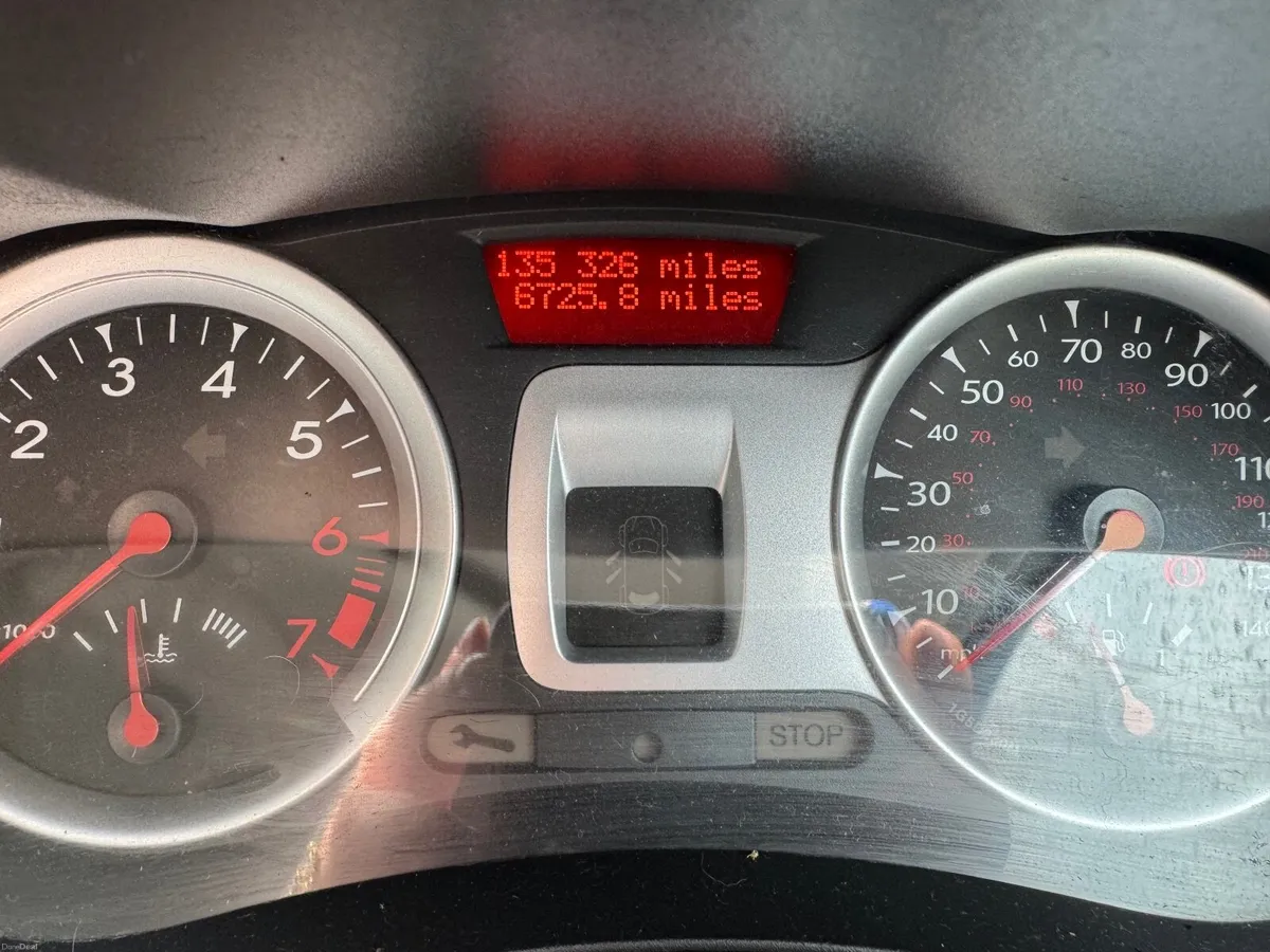 Renault Clio 2010 - Image 2