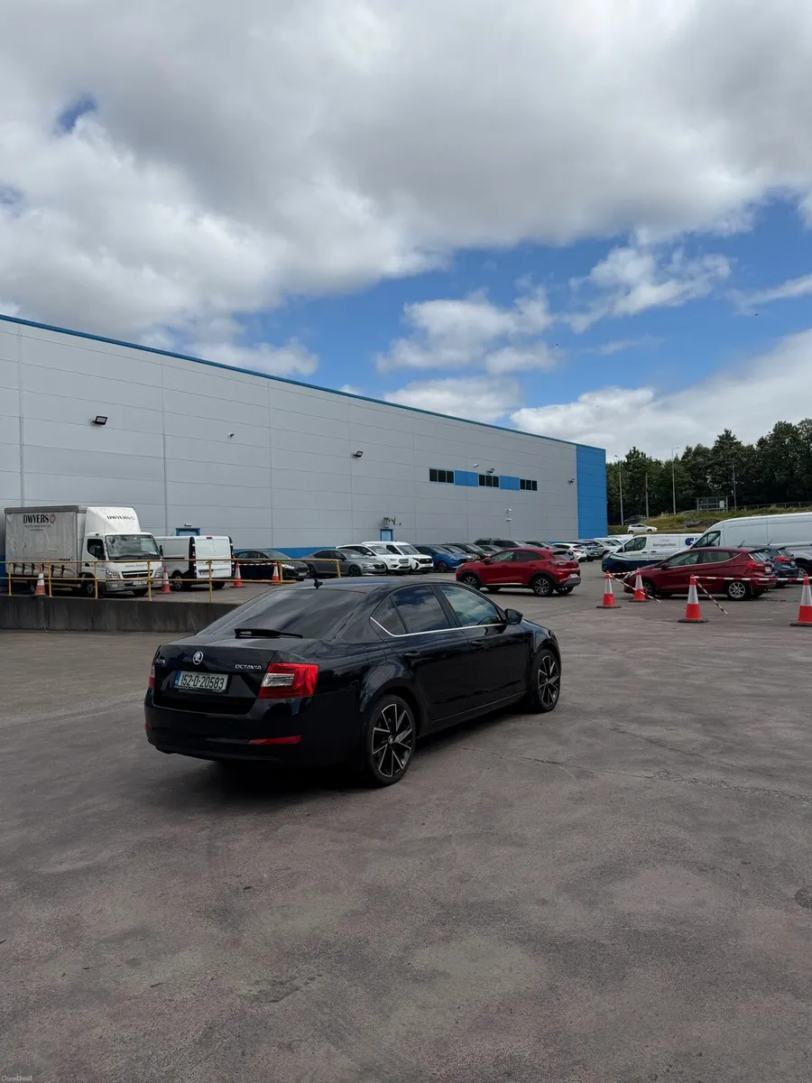 Black Skoda Octavia 1.6 - Image 3