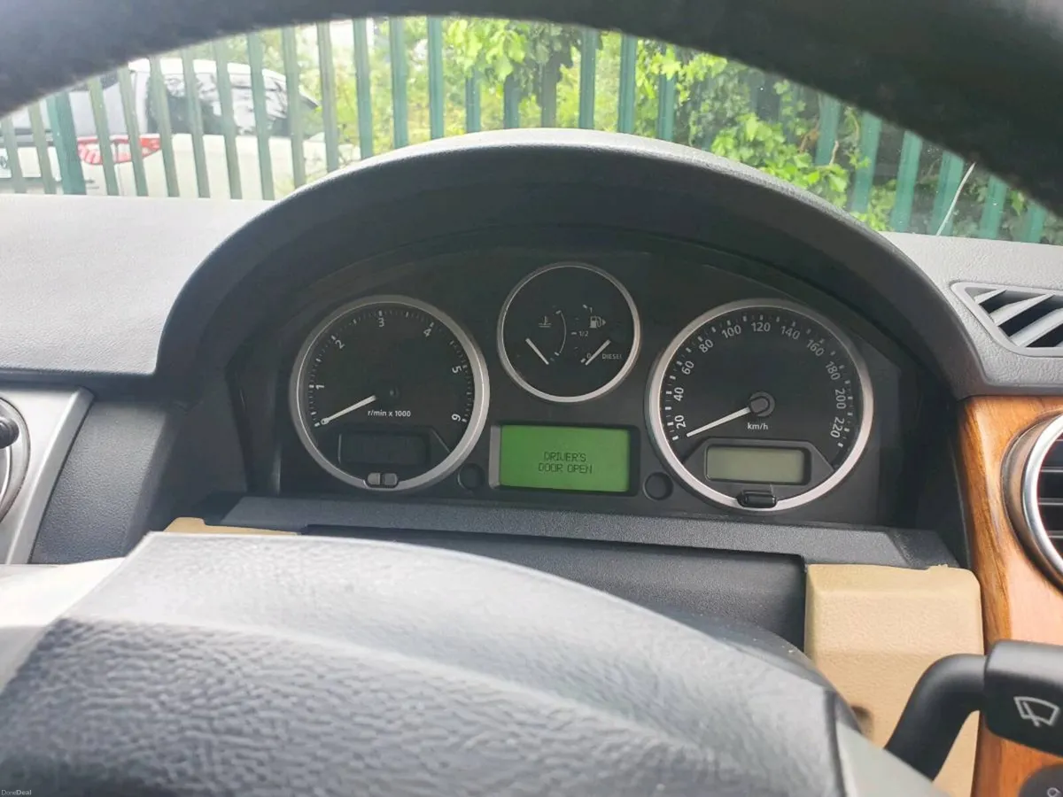 Land Rover Discovery 3 - Image 4