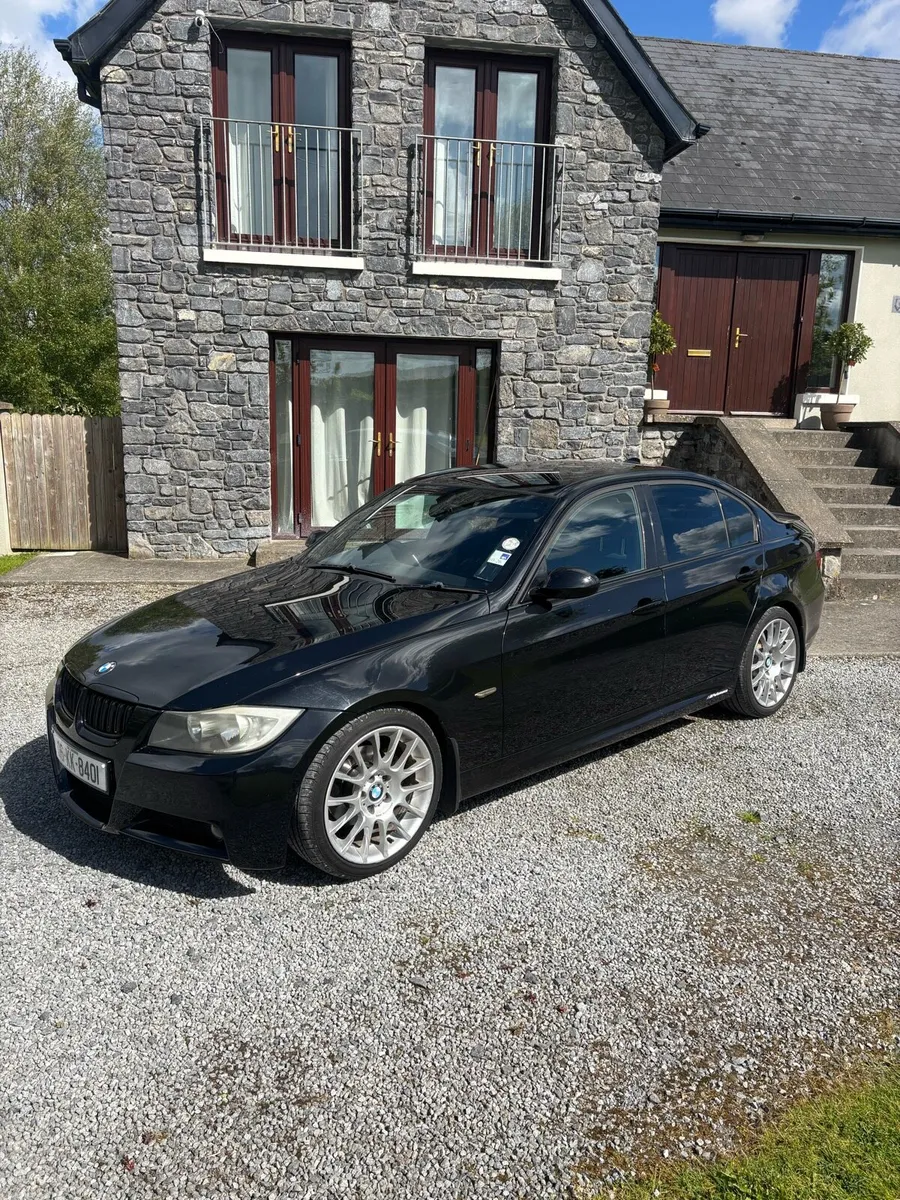 BMW 320SI 1/500 - Image 1