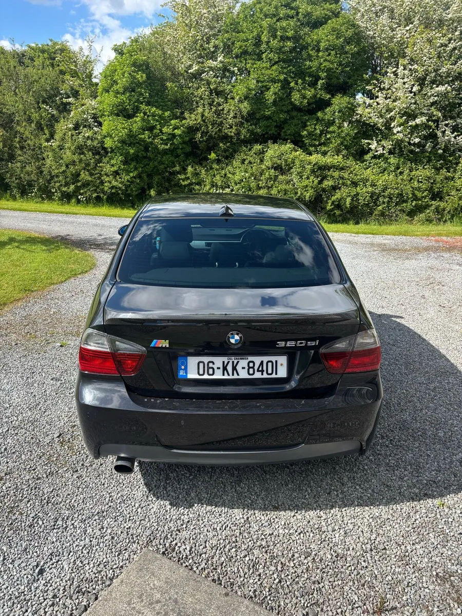 BMW 320SI 1/500 - Image 4