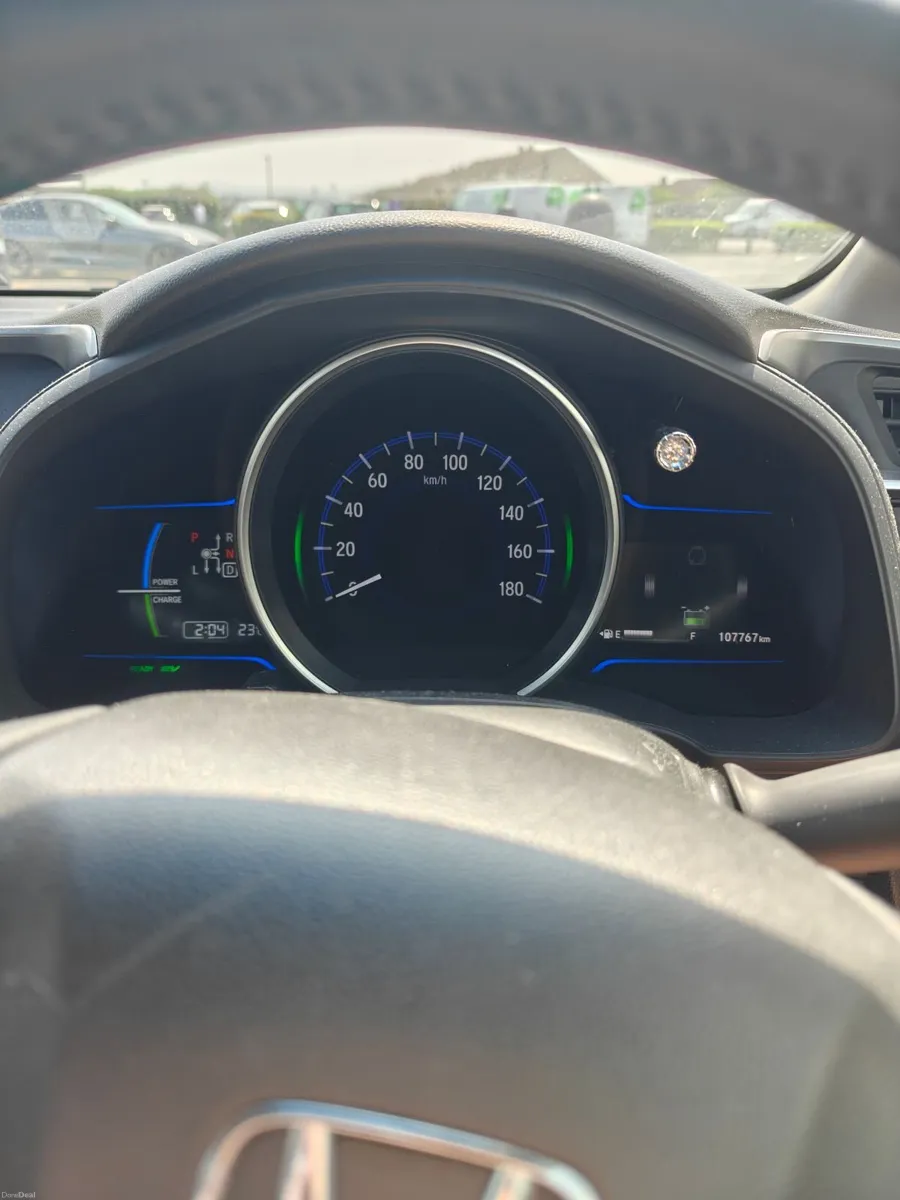 Honda Fit 2016 - Package L - New Tires and Battery - Image 2