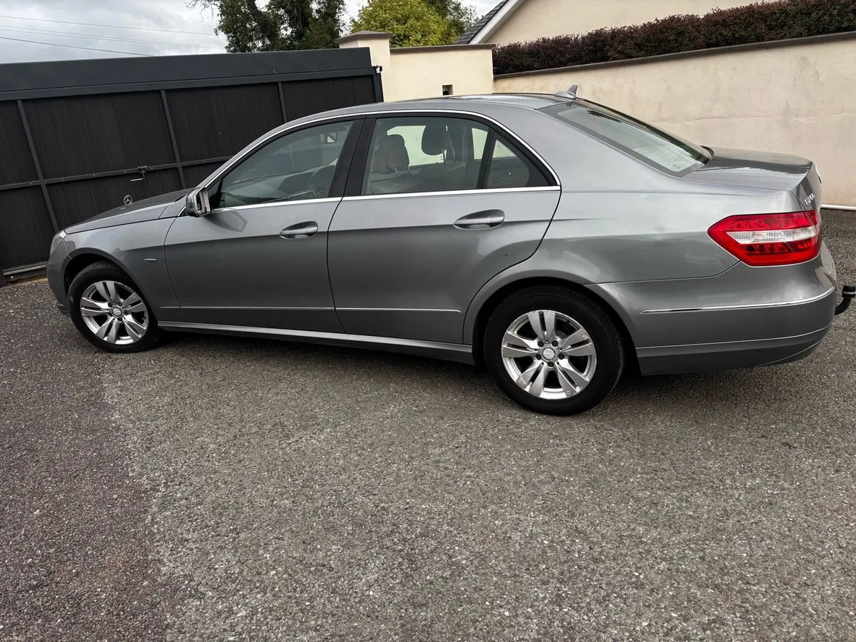 Motor car - Image 4