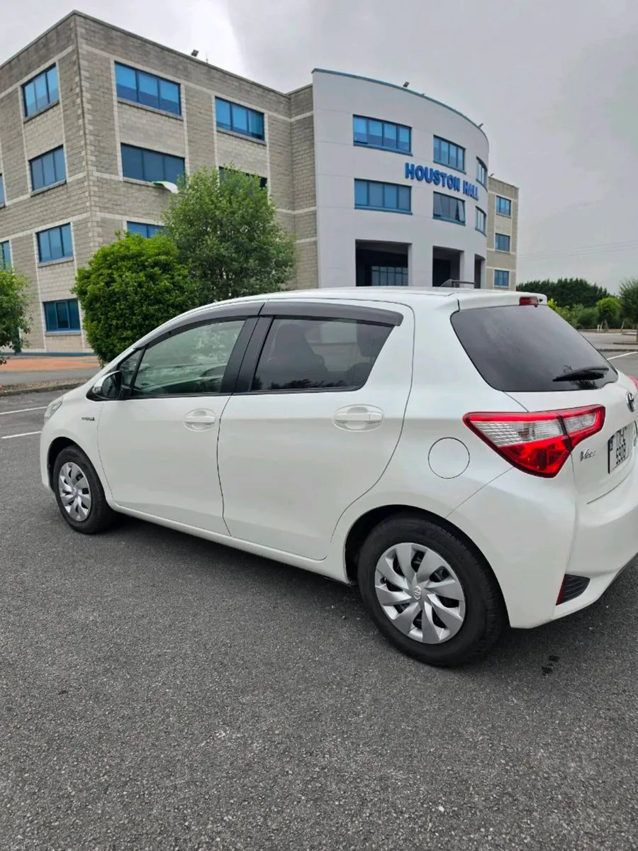 Toyota VITZ 1.5 HYBRID AUTO PUSH START - Image 2