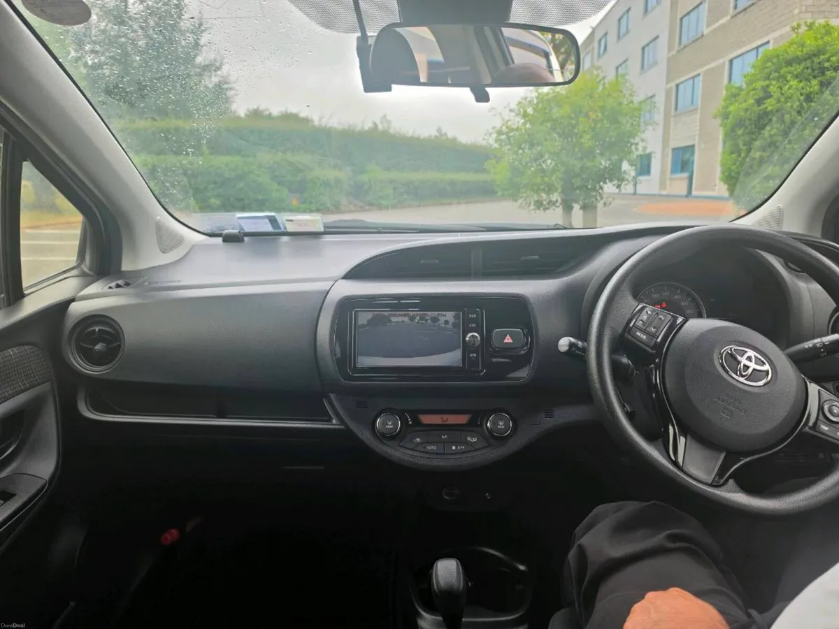 Toyota VITZ 1.5 HYBRID AUTO PUSH START - Image 4