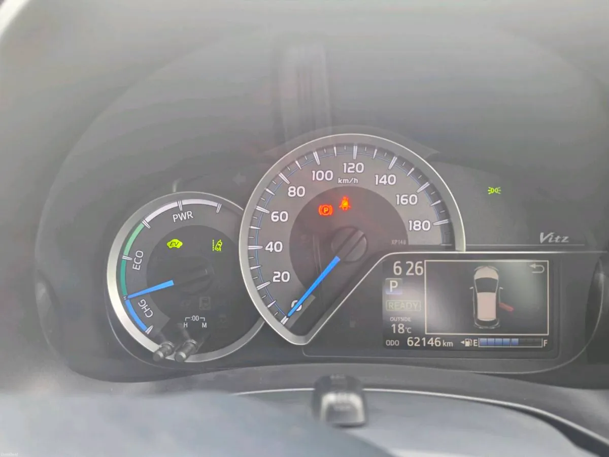 Toyota VITZ 1.5 HYBRID AUTO PUSH START - Image 6