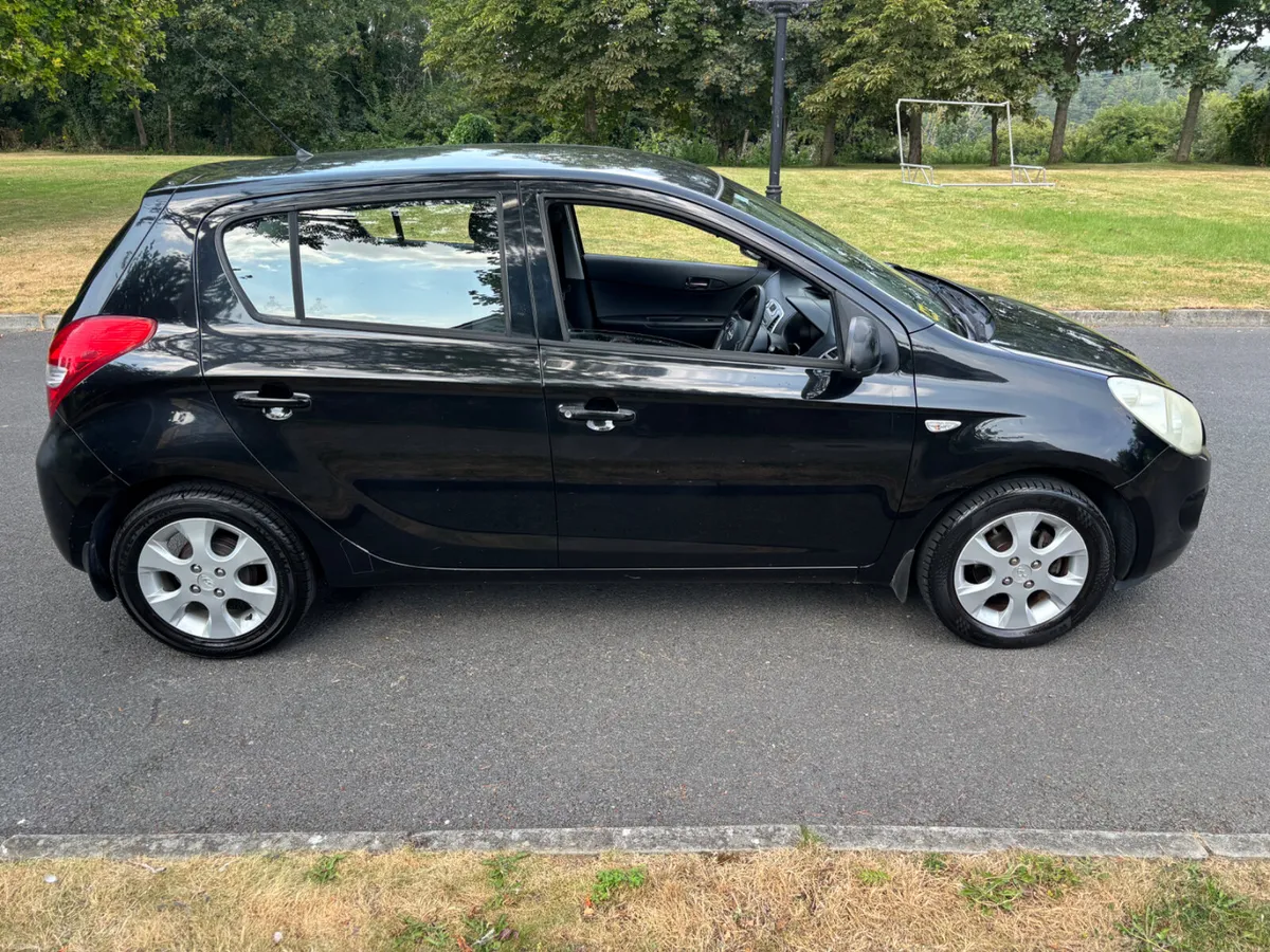 HYUNDAI i20 1.2 DELUX  NCT AUG 27 1OWN SER HISTORY - Image 1