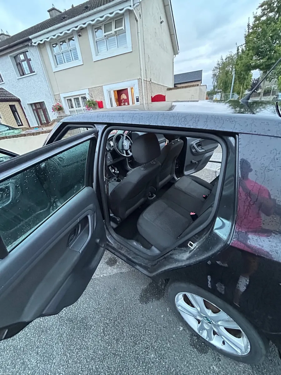 Skoda Fabia 2011 - Image 2