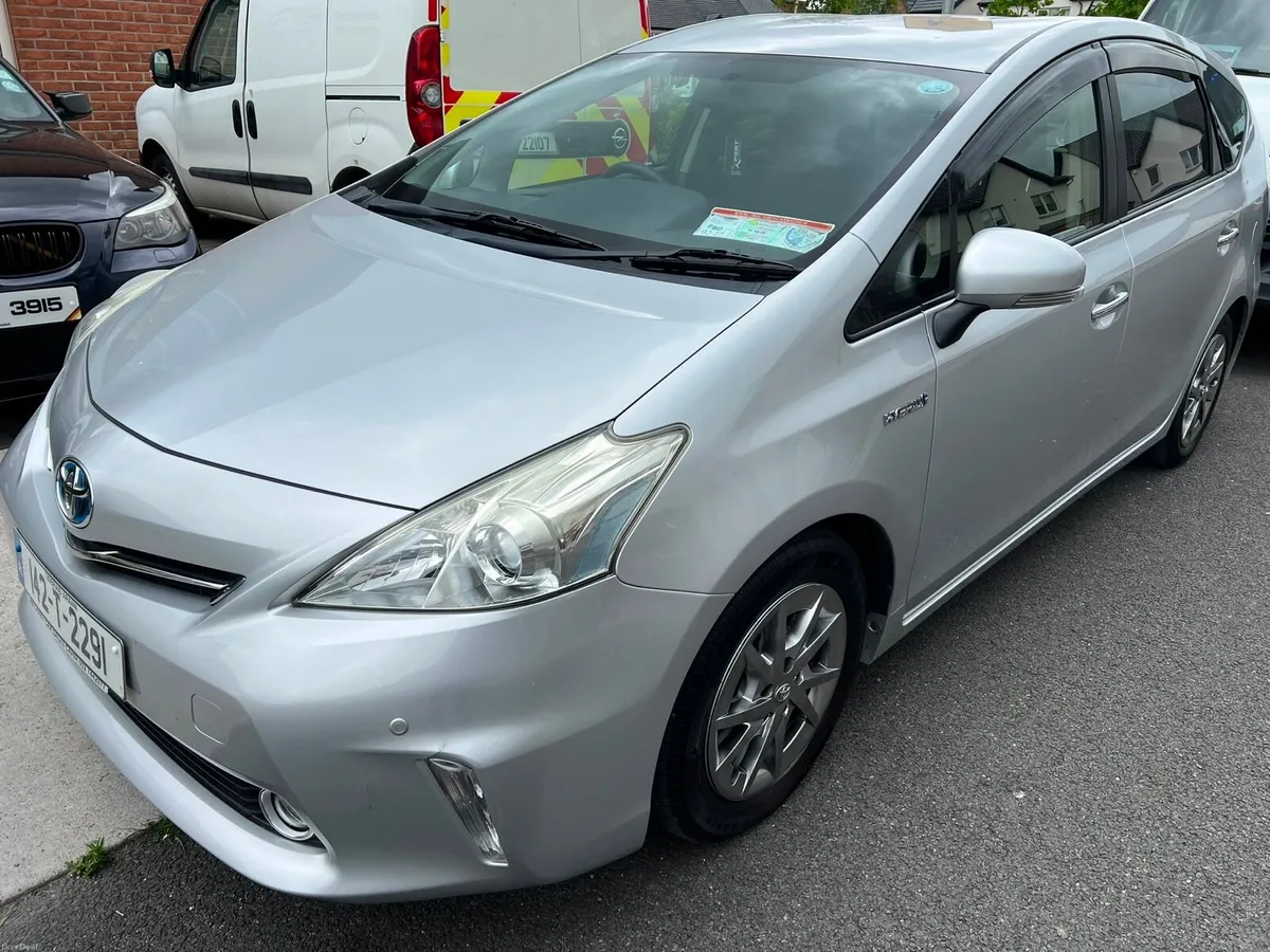 Toyota Prius Alpha 2015 - Image 4