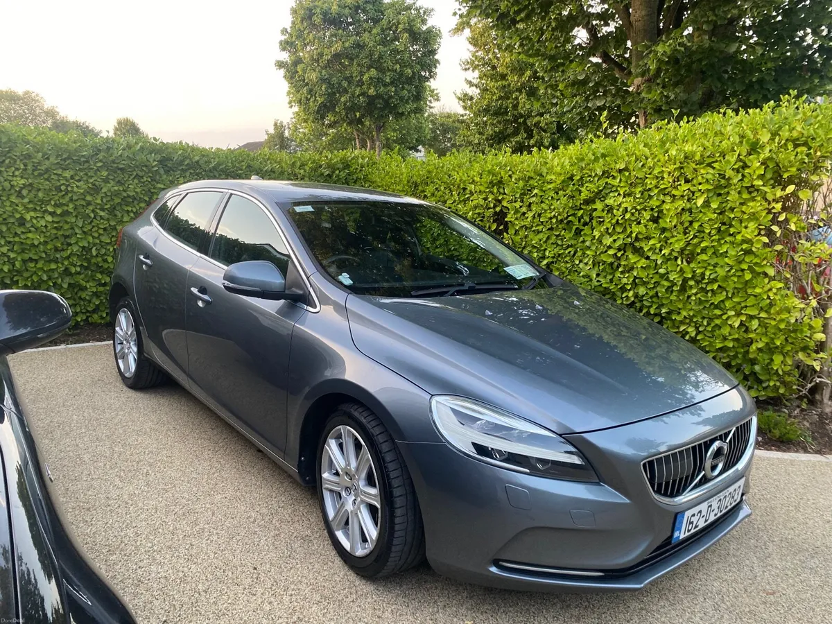 Volvo V40 2016 - Image 1