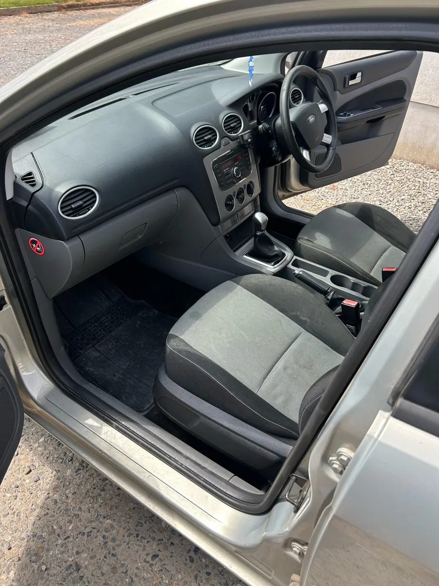 Ford Focus 1.6 2010 - Image 6
