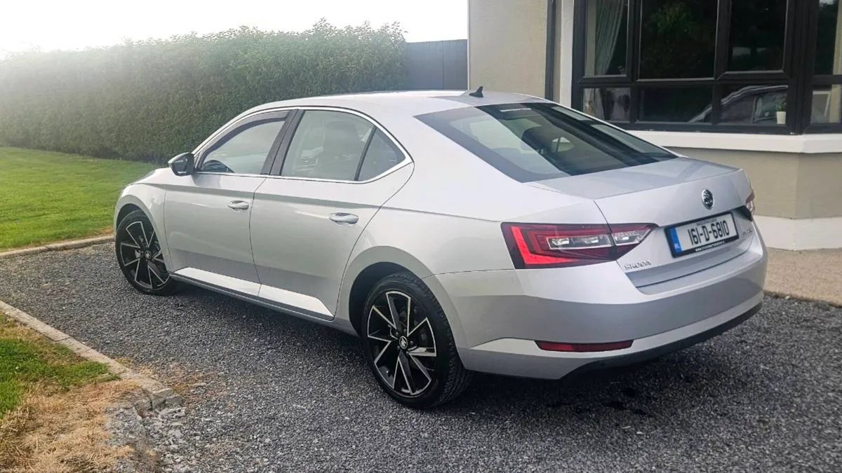 2016 Skoda Superb - Image 3