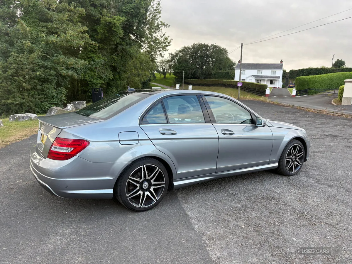 Mercedes-Benz C-Class DIESEL SALOON - Image 3