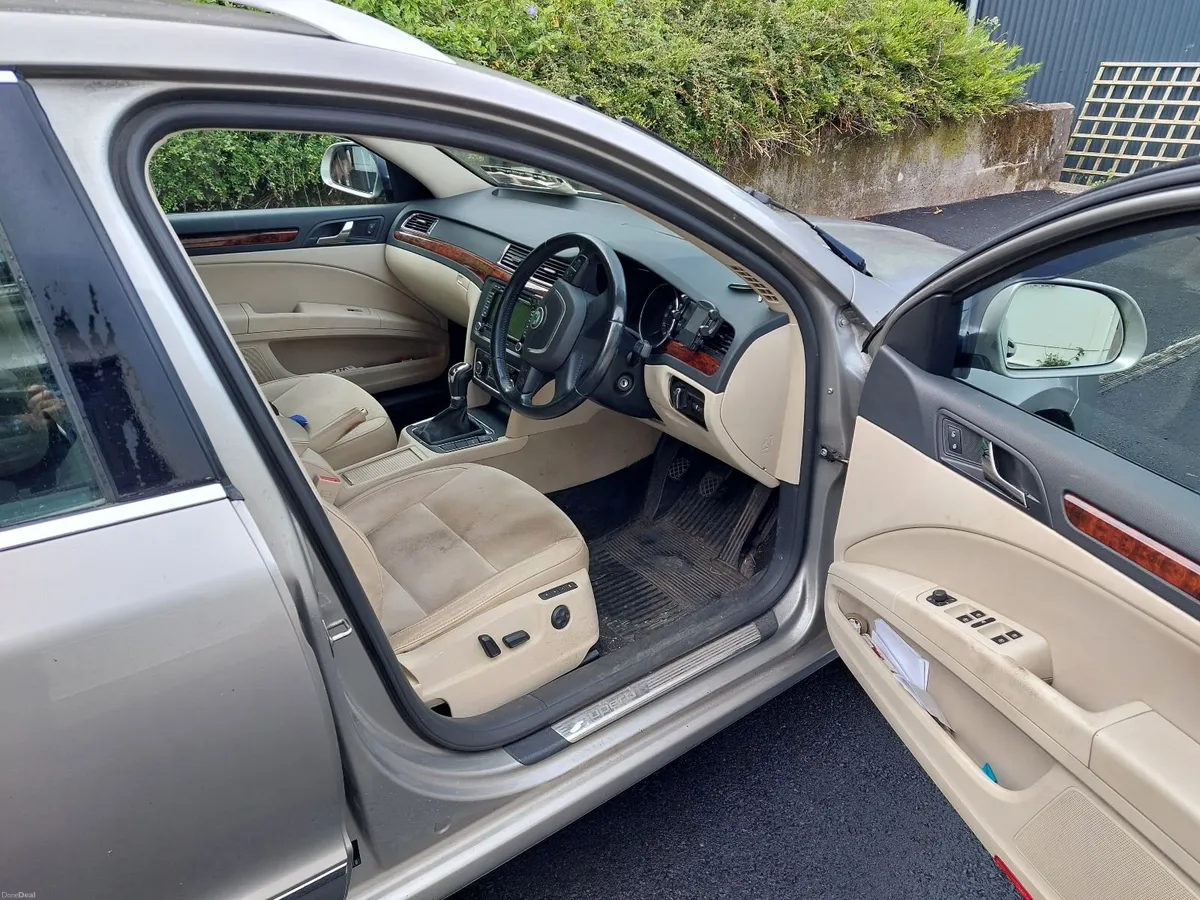 Skoda Superb 2012 - Image 4