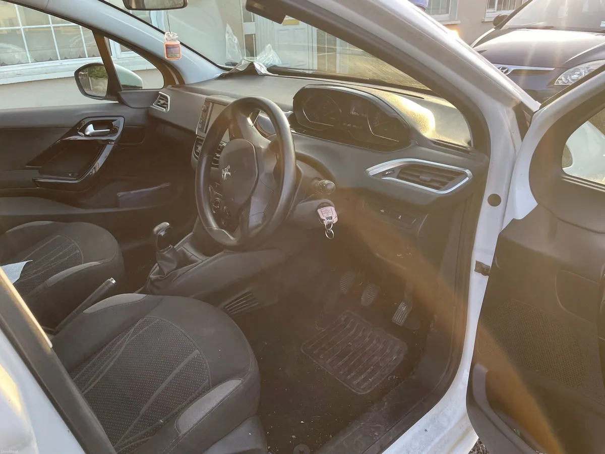 Peugeot 208 - Image 5