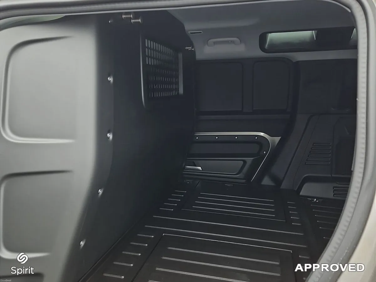 Land Rover Defender DEFENDER 110 3.0 D S MY25 HARD - Image 4