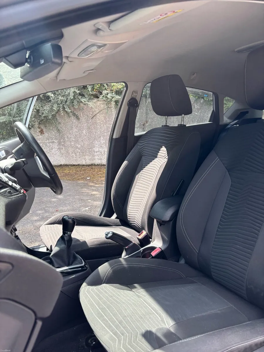 2014 Ford Fiesta - Image 5