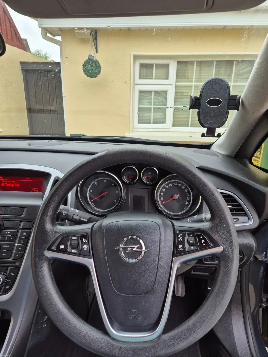 Opel Astra 2015 - Image 4