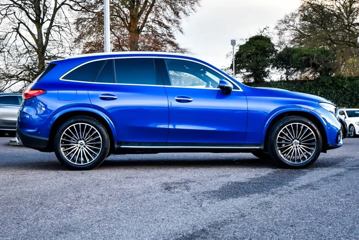 Mercedes-Benz GLC 300d AMG Premium Plus 4Matic 265 - Image 3