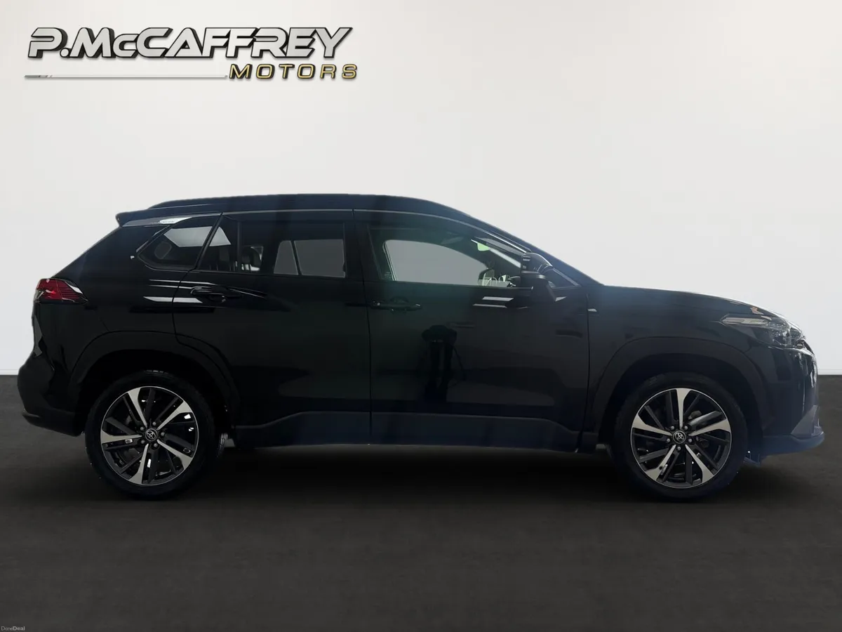 2023 Toyota Corolla Cross Z 1.8 Hybrid, High Spec - Image 2