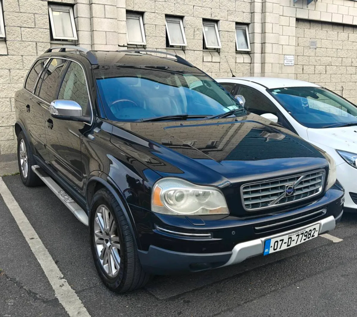 Volvo XC90 Executive - Image 1