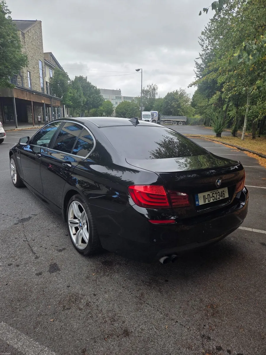 BMW 5-Series 2011 - Image 2