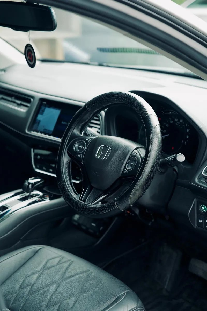 Honda Vezel Z 2018- With Android screen - Image 3