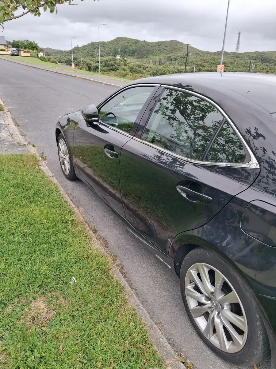 Lexus IS 2015 - Image 2