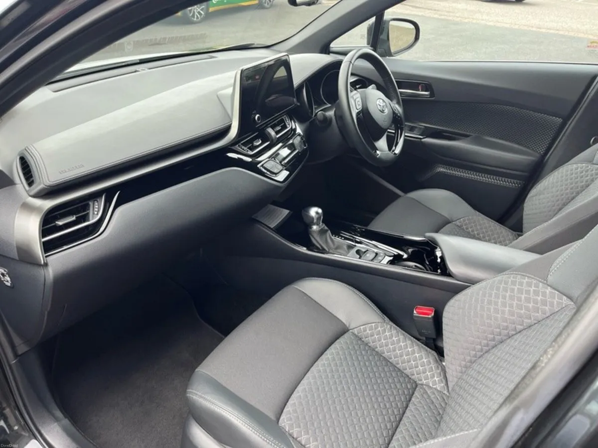 Toyota C-HR C-HR HYBRID SPORT - Image 6