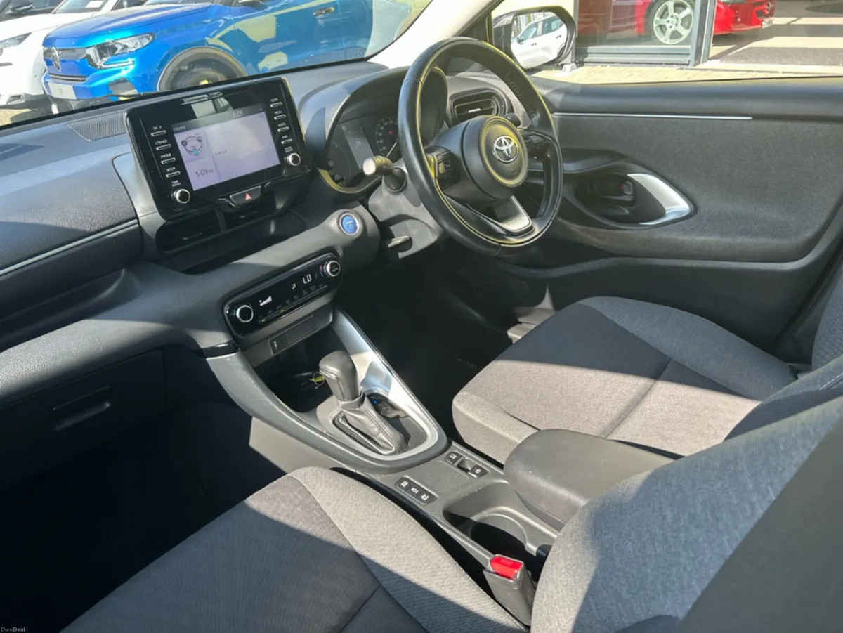 Toyota Yaris HYBRID LUNA AUTO 4DR - Image 2