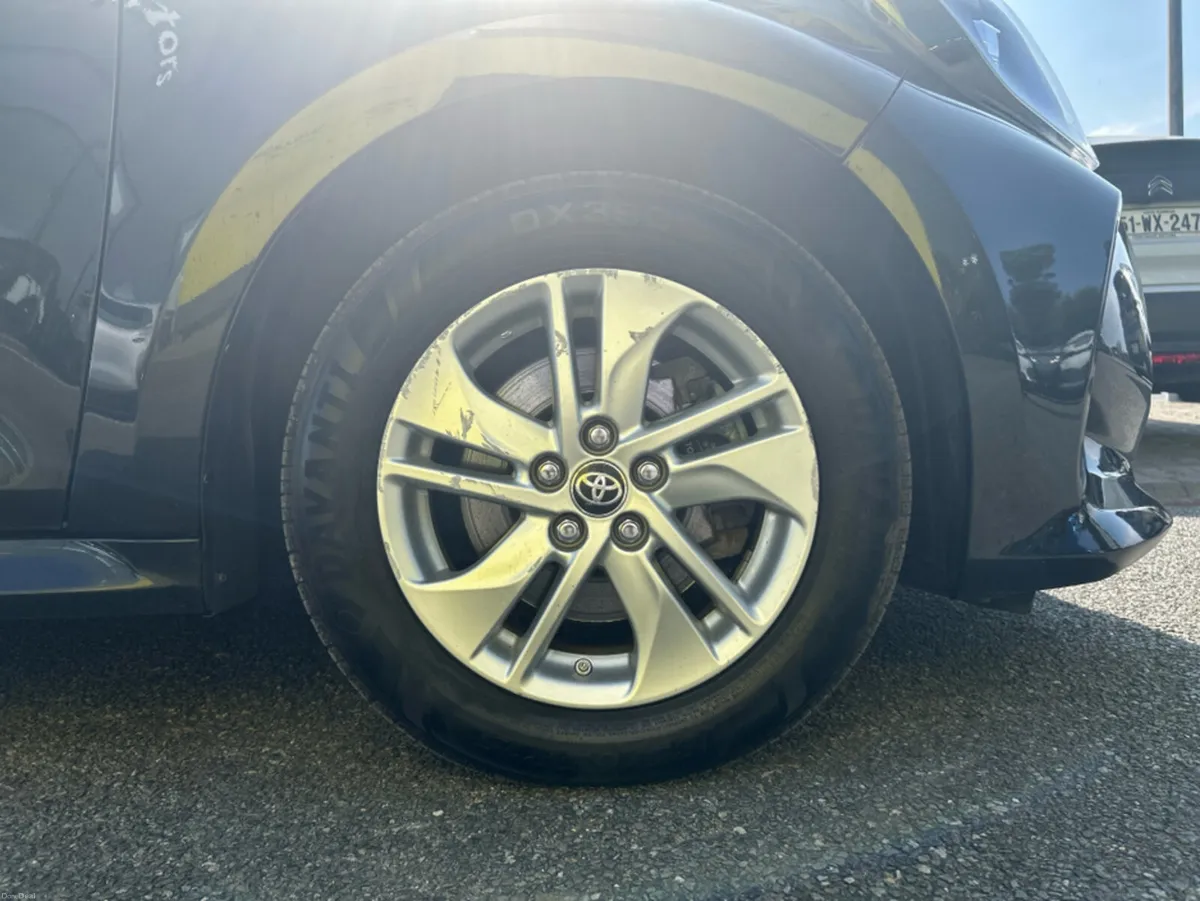 Toyota Yaris HYBRID LUNA AUTO 4DR - Image 5