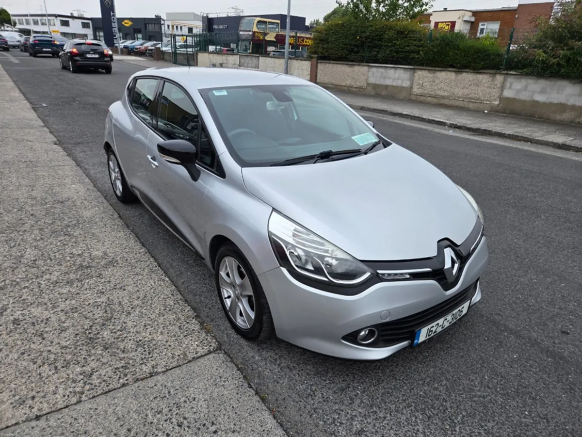 Renault Clio IV DYNAMIQUE NAV 1.2 PETR 4DR - Image 2