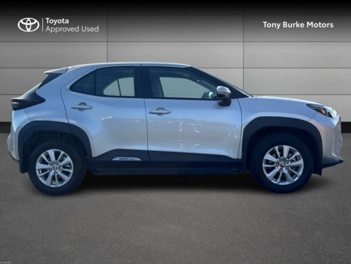 Toyota Yaris Cross - Luna + Side Steps Worth EUR 7 - Image 3