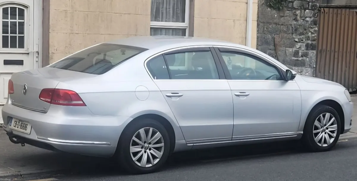 Volkswagen Passat 2013 - Image 2