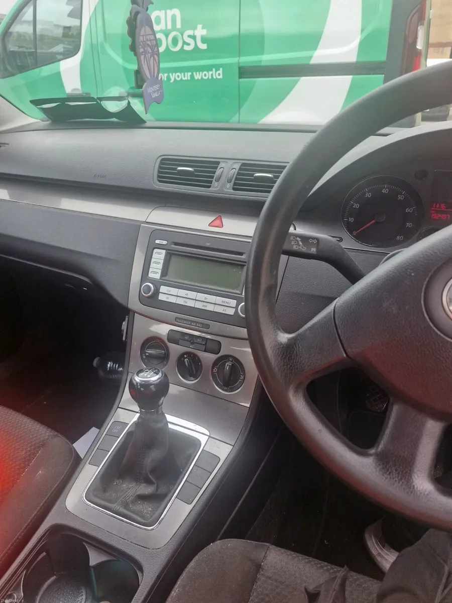 Volkswagen Passat 2009 - Image 3