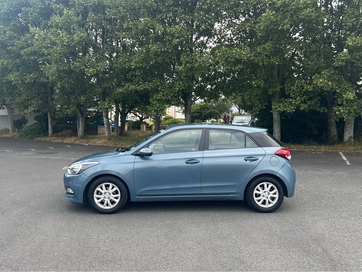 2017 Hyundai i20 Auto LOW Mileage 67000 miles - Image 3