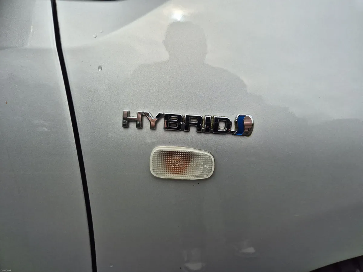 STUNNING Toyota Prius 2012 AUTOMATIC HYBRID - Image 5