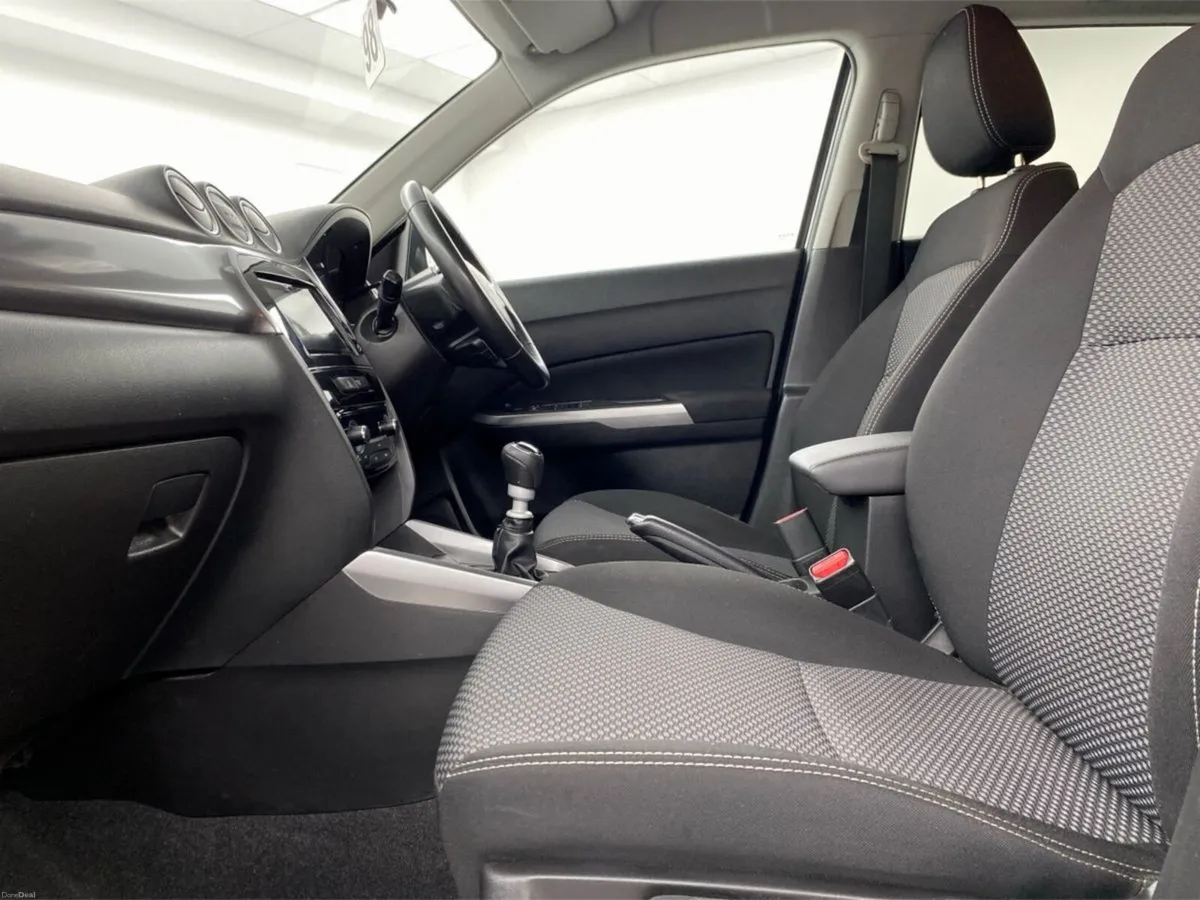 Suzuki Vitara 1.4 Hybrid SZ4 MT - Image 4
