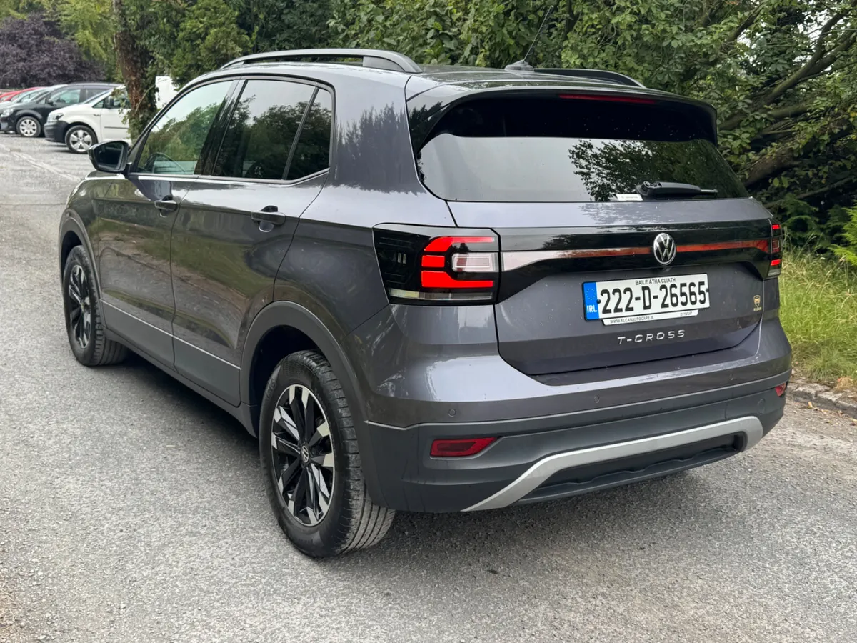 22 Volkswagen T-Cross 1.0 automatic - Image 4