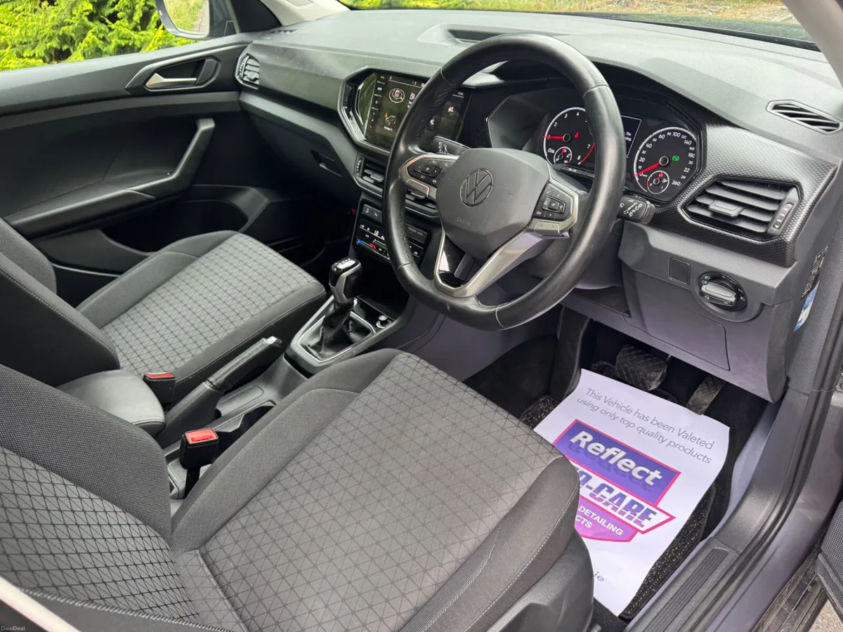 22 Volkswagen T-Cross 1.0 automatic - Image 6