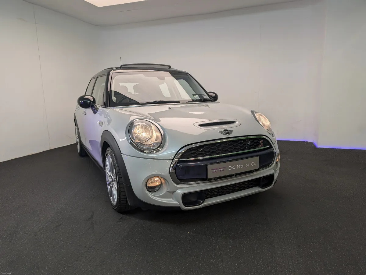 Mini Cooper SD **SUNROOF** - Image 5