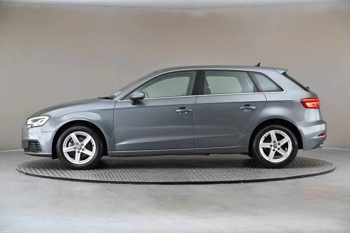 Audi A3 1.4 TFSI S-TRONIC 5DR SPORTBACK **LOW KMS* - Image 5