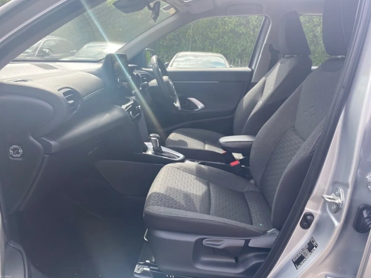 Toyota Yaris Cross YARIS CROSS LUNA - Image 6