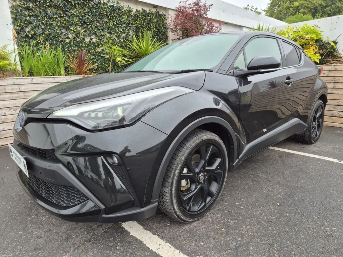 Toyota C-HR 1.8 HYBRID / G-PACK NERO EDITION / TOP - Image 2