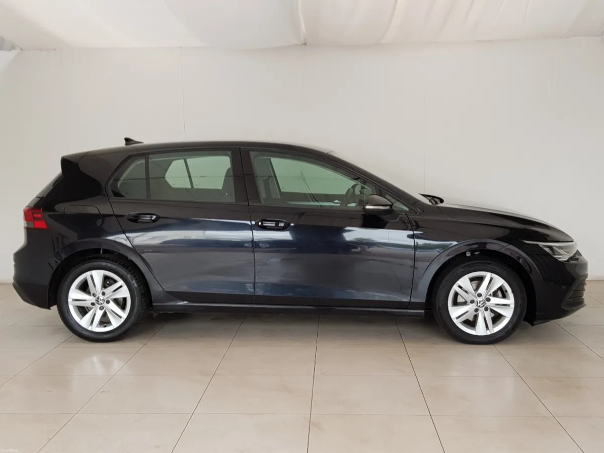 Volkswagen Golf Life 2.0 TDI 115HP 5DR - Image 2